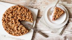 plum crumble cake