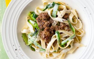 Low calorie meals: Lemony tagliatelle with meatballs