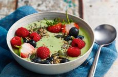 Green tea power smoothie bowl